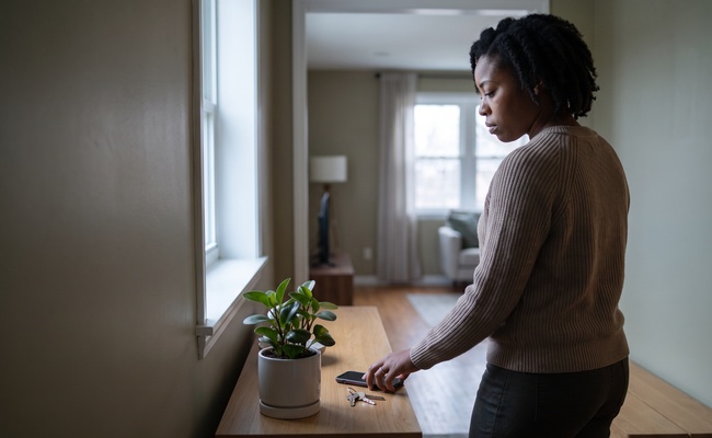 A renter steadies herself before applying for an apartment with bad credit.
