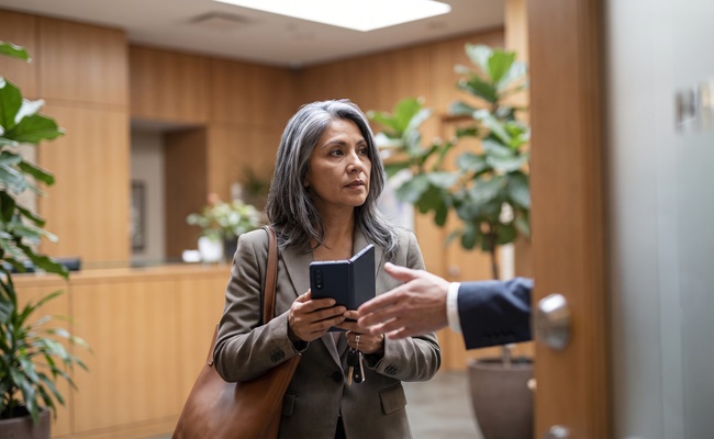 An adult taxpayer confirms a tax balance before choosing an IRS payment plan.
